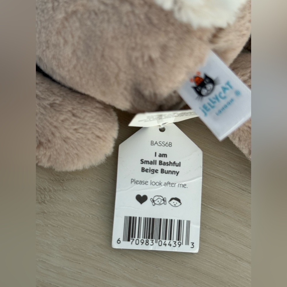 Jellycat Small Bashful Beige Bunny - Picture 8 of 9
